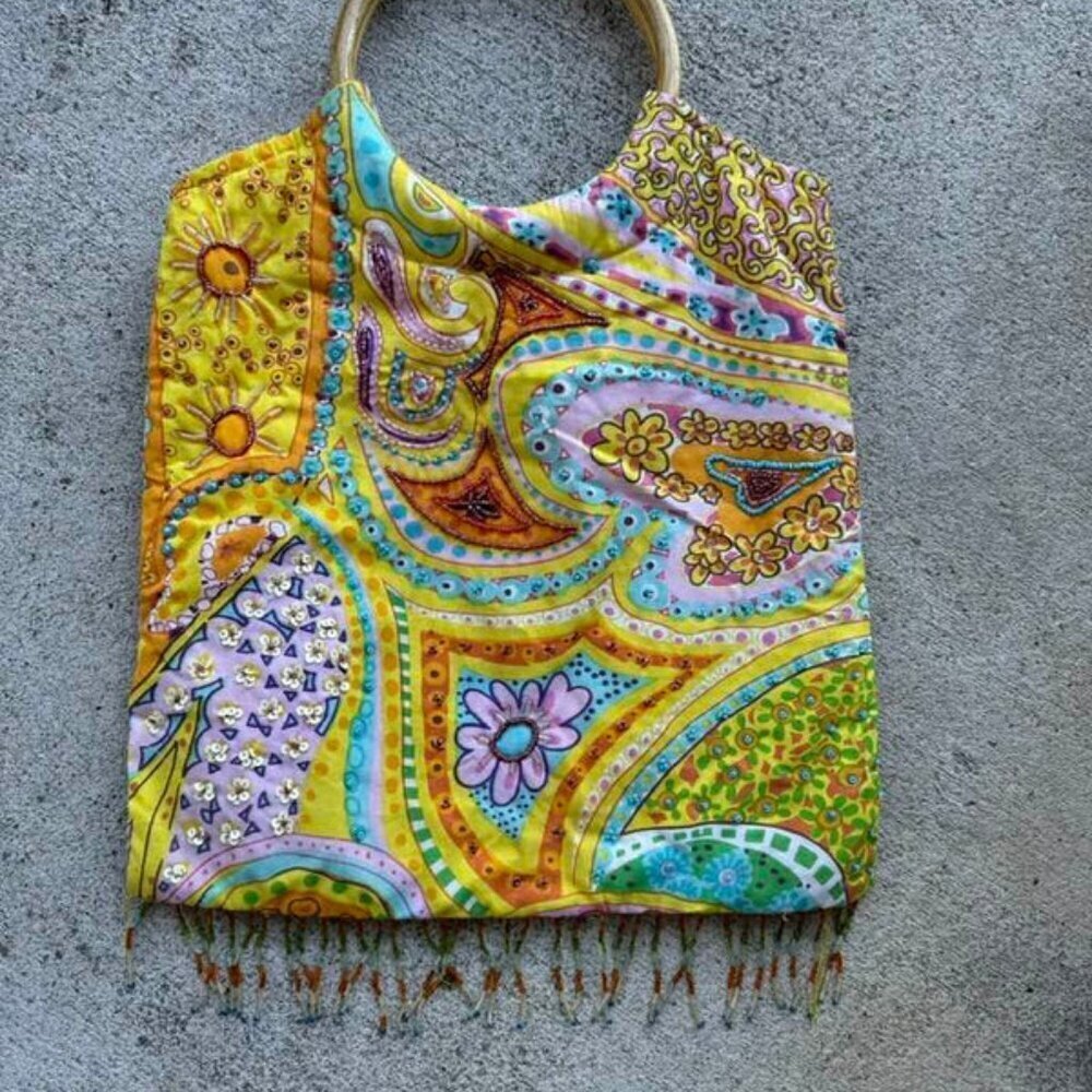 FLOWER POWER TASSEL PURSE - Picture 2 of 3